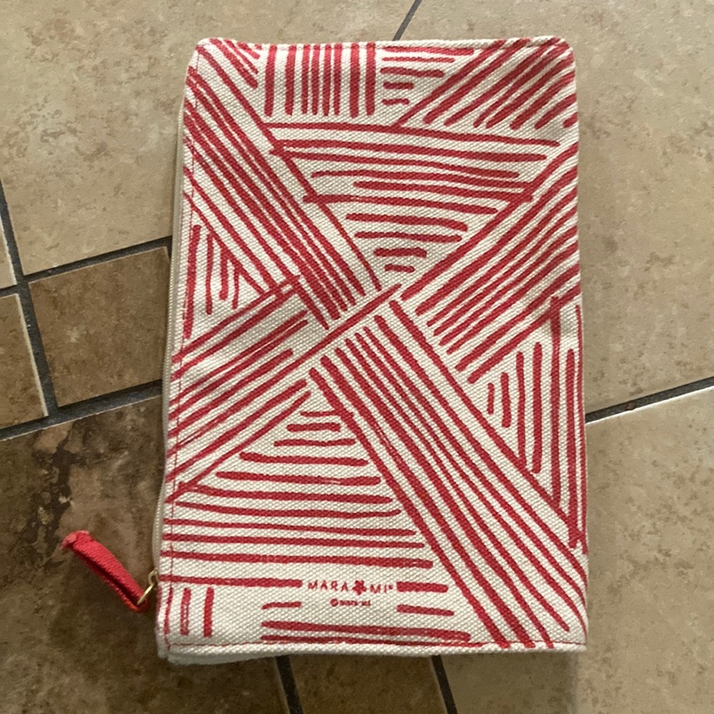 NWOT Mara Mi soft canvas wallet